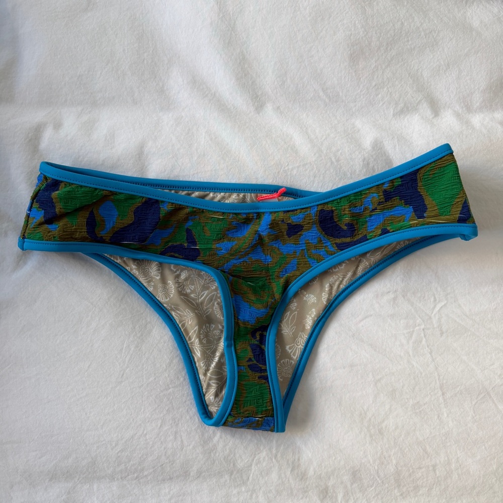 Free-est Frankie Printed Bikini Bottoms NWT